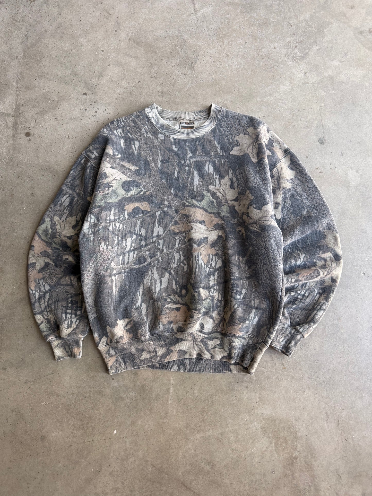 11 Vintage Faded Camo Crew - L