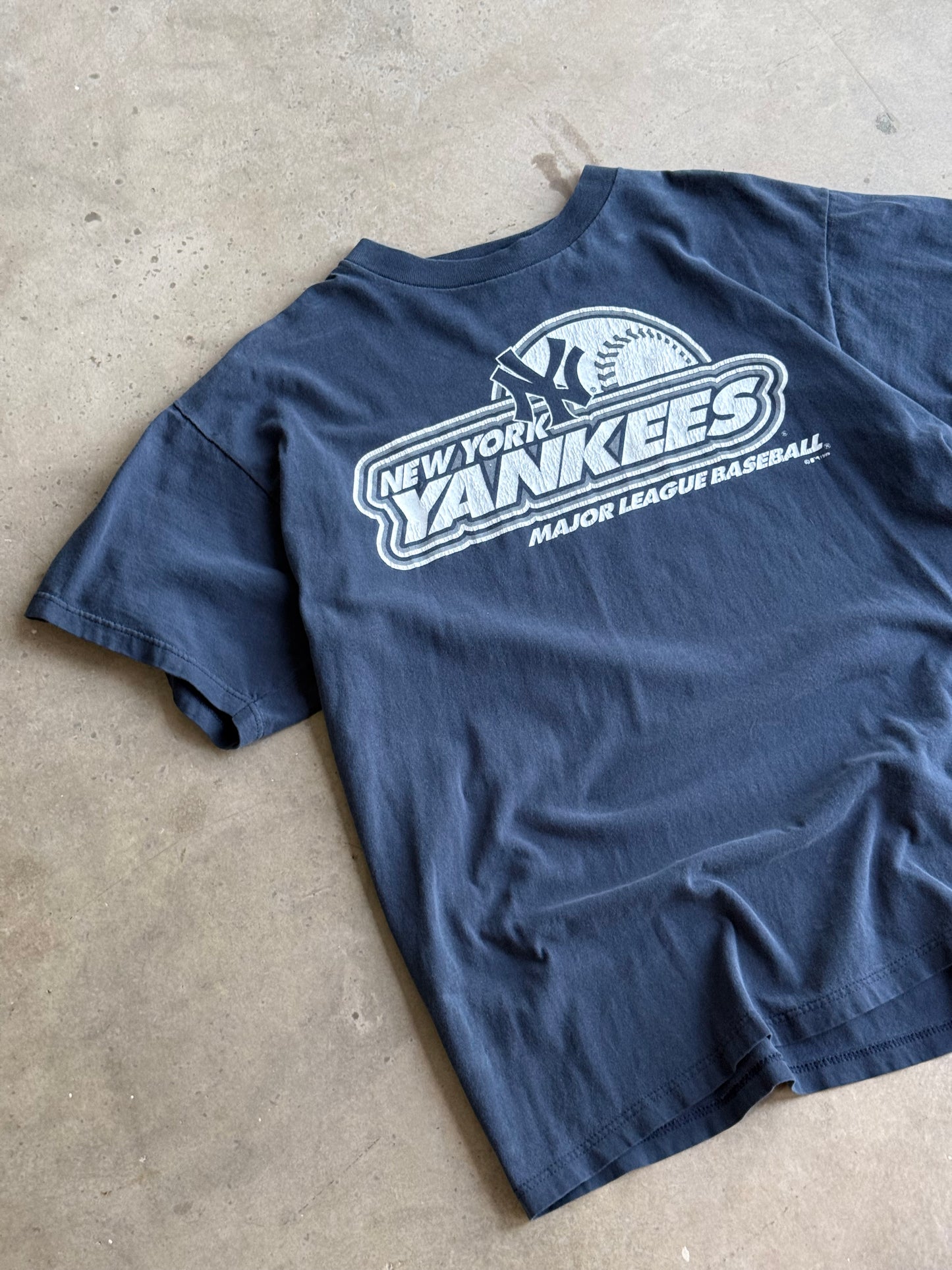 Vintage New York Yankees Graphic Tee - XL