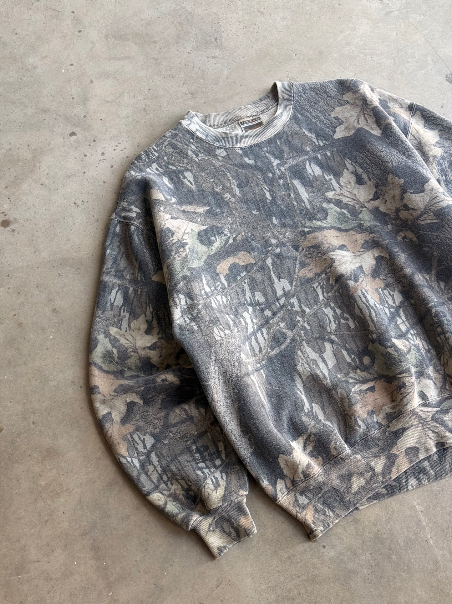 11 Vintage Faded Camo Crew - L