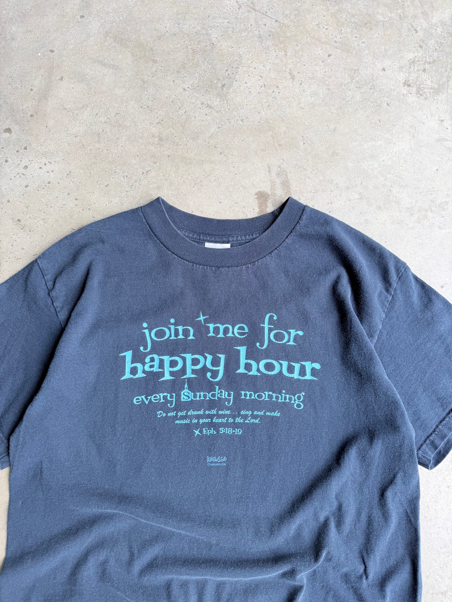 Vintage Happy Hour Every Sunday Tee - M