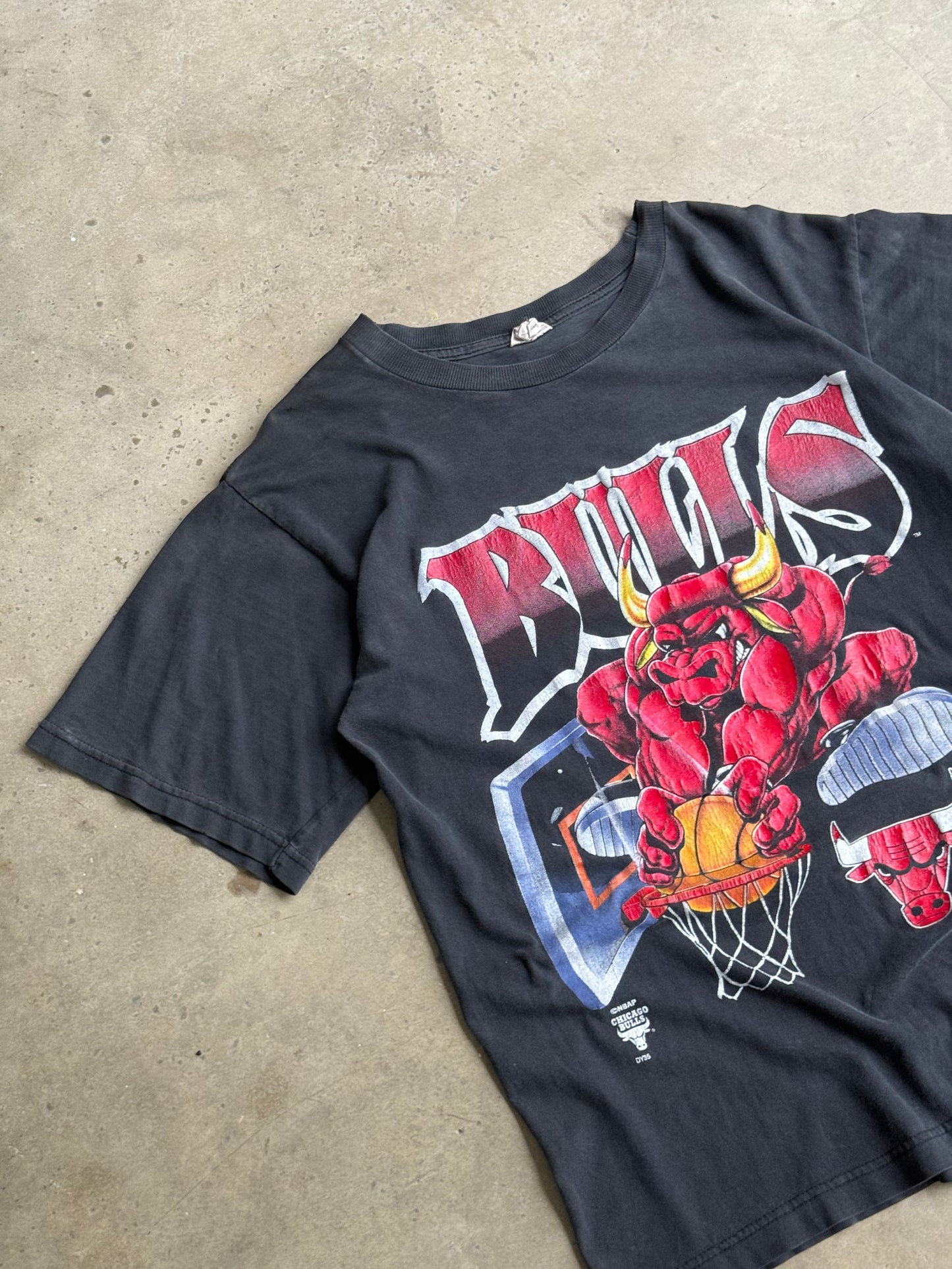 Vintage Faded Chicago Bulls Graphic Tee - M