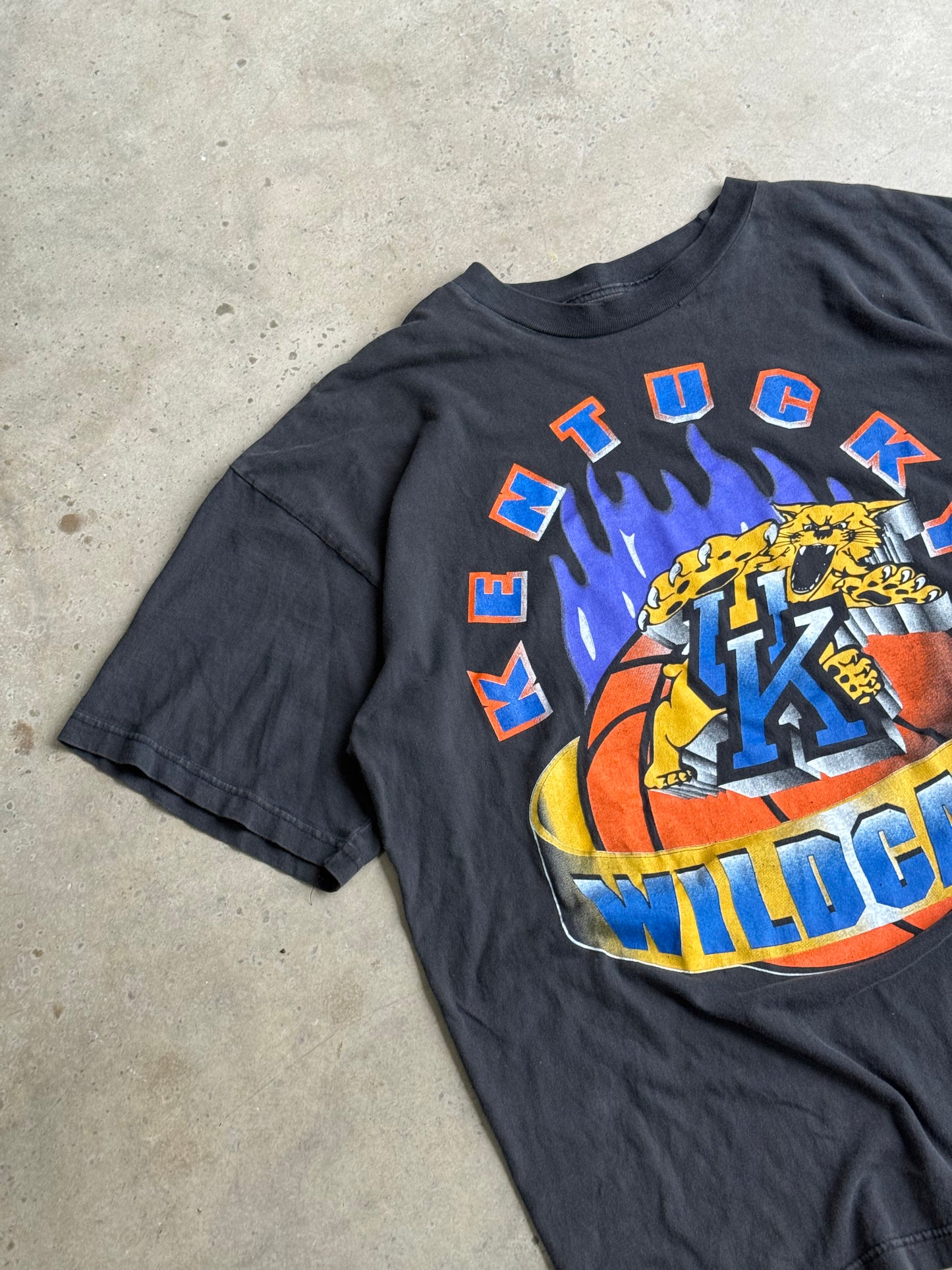 Vintage Faded Kentucky Wildcats Graphic Tee - XL